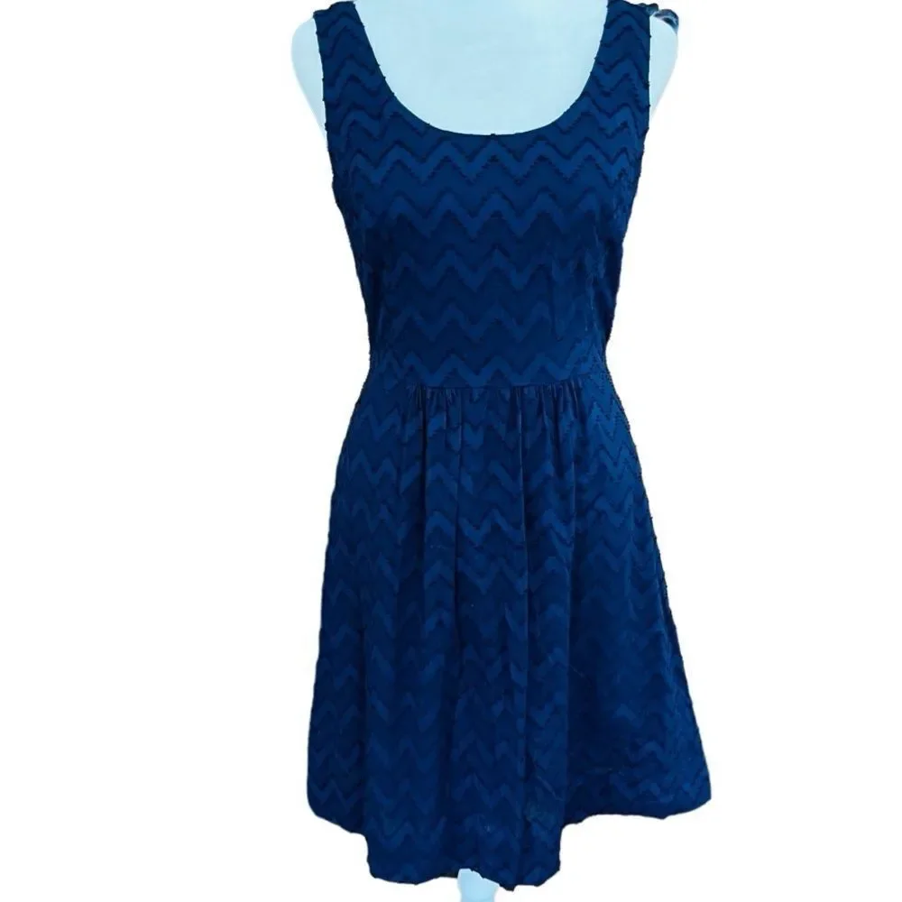 Vineyard Vines navy blue lined cotton embroidered zig zag pattern dress size 0.